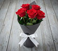 Букет 5 Красных роз Эдлесс Лав в Тоншаево