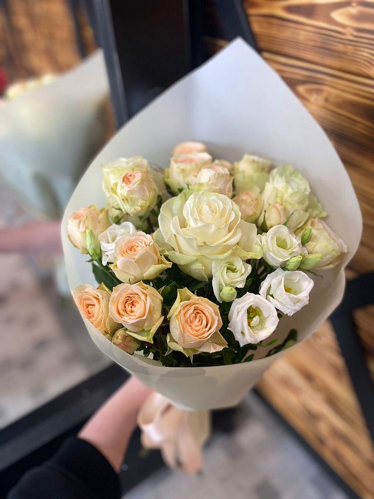 Букет цветов из: Розы и Лизиантусы в Тоншаево